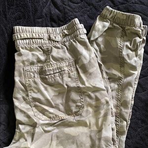 AE Cargo Joggers